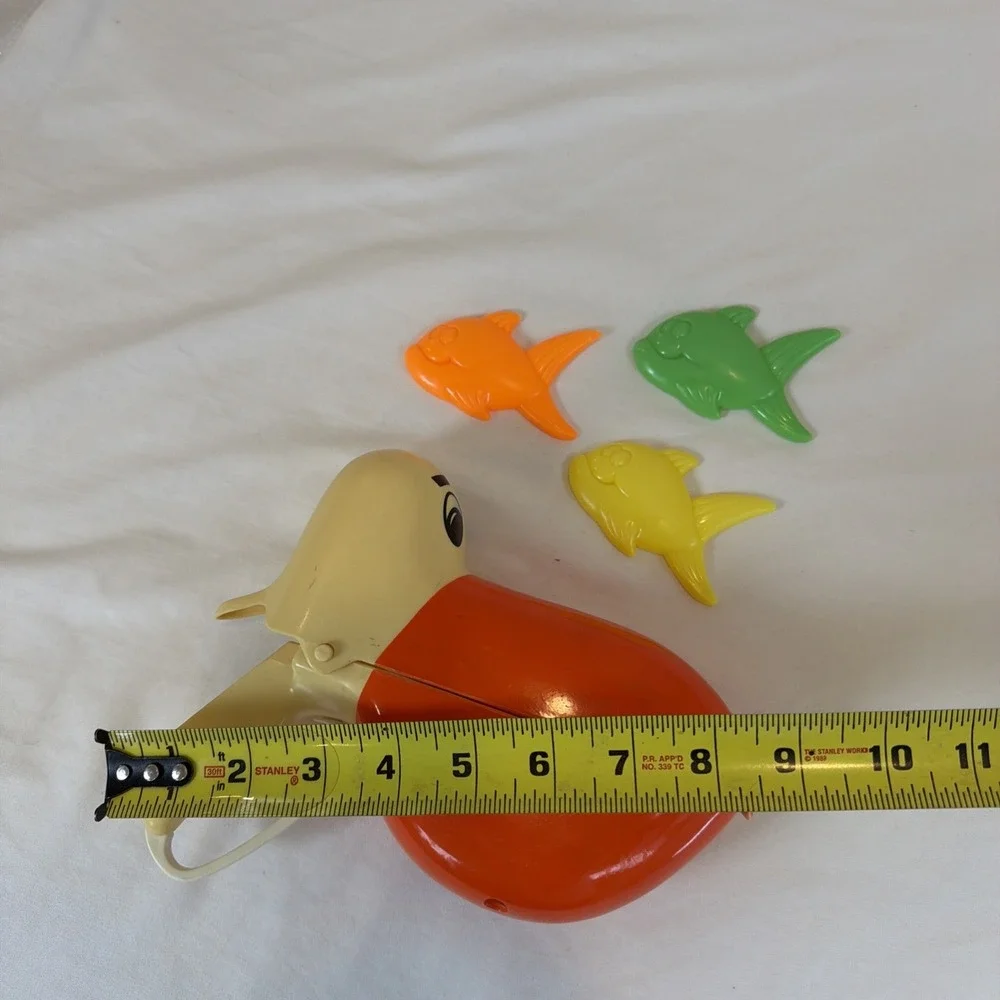 Vintage 1990 Hard Plastic Pelican With Fish Sheicore Bath Game‎